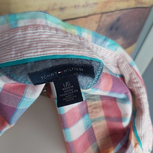 𝅺Tommy Hillfiger long sleeves plaid button down shirt Size Large - Picture 7 of 8